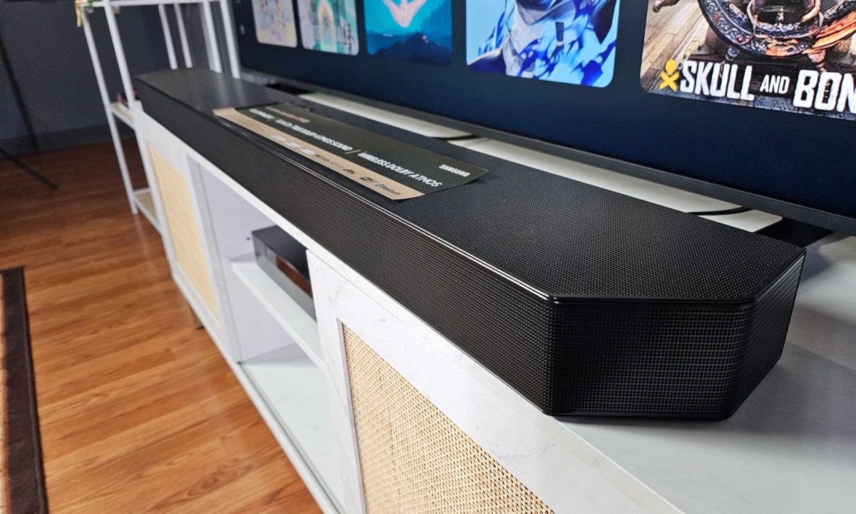 Samsung HW-Q990D Dolby Atmos Soundbar.