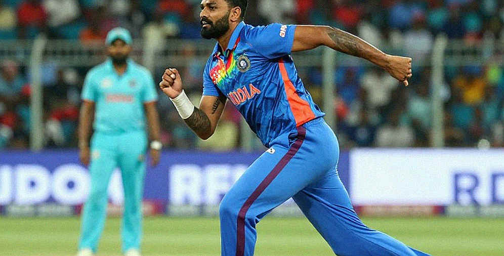 ৯৯ রানে হার, তবু আসল সংখ্যাটা ৯৮: আবুধাবিতে তামিমের ড্রেসিংরুম বার্তার নিচে দুইটি আলাদা পতন